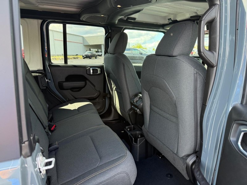 Jeep Wrangler Vehicle Full-screen Gallery Image 5