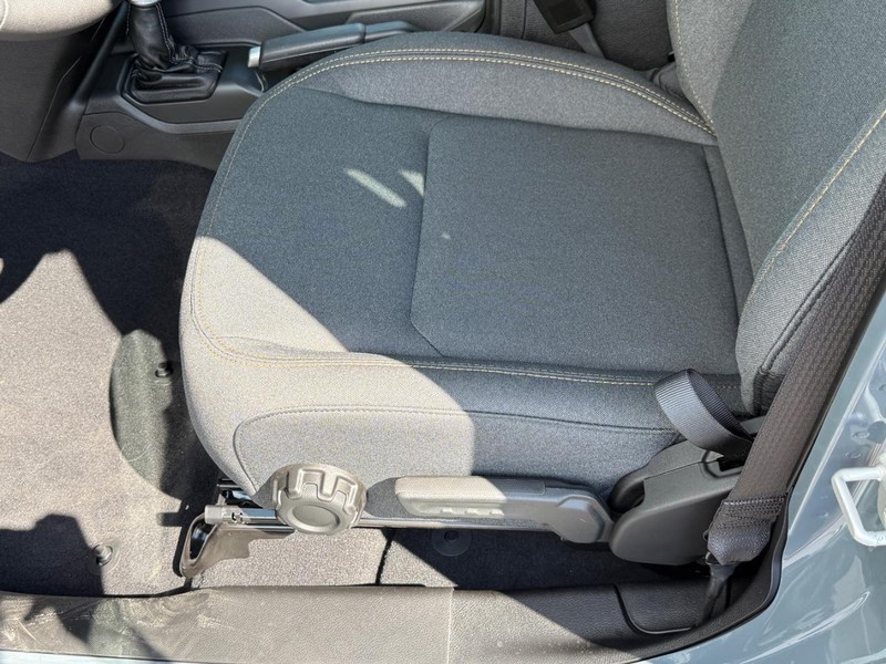 Jeep Wrangler Vehicle Full-screen Gallery Image 10