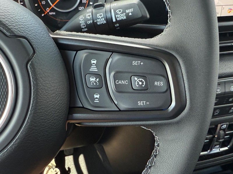 Jeep Wrangler Vehicle Full-screen Gallery Image 12