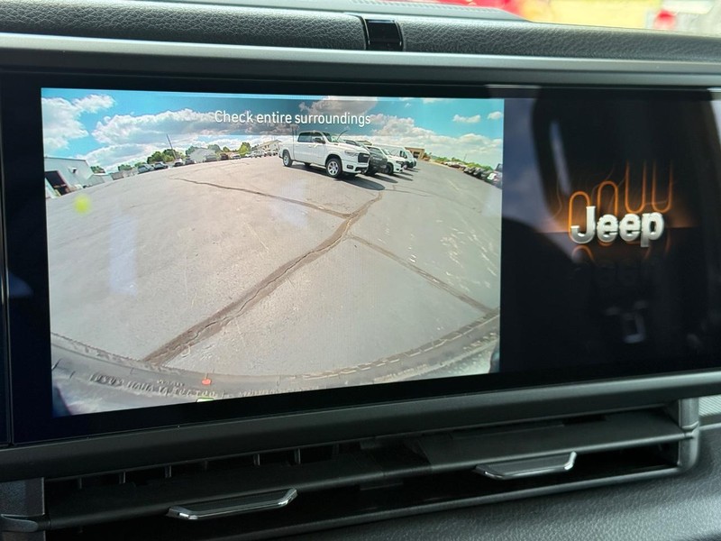 Jeep Wrangler Vehicle Full-screen Gallery Image 14