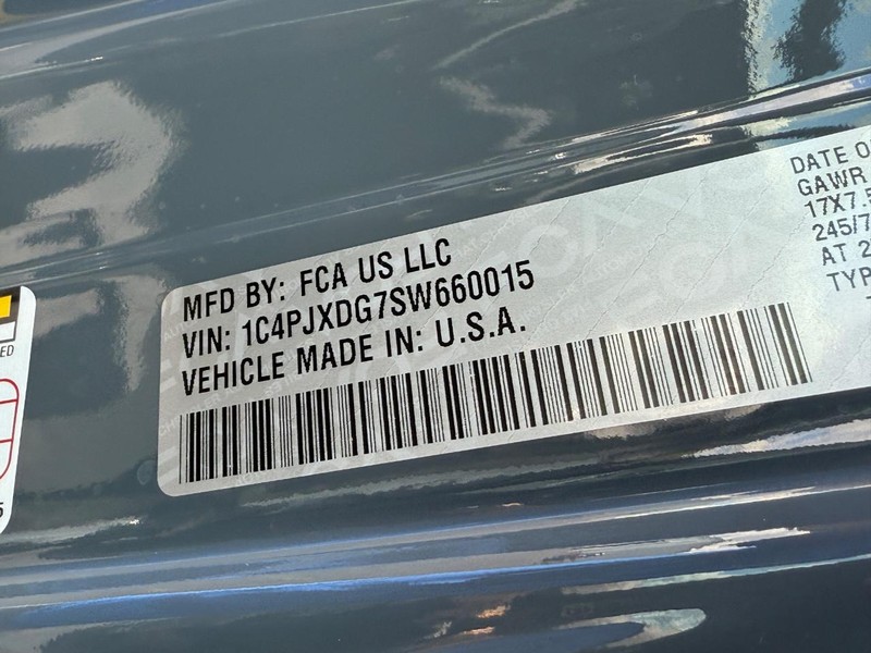 Jeep Wrangler Vehicle Full-screen Gallery Image 16