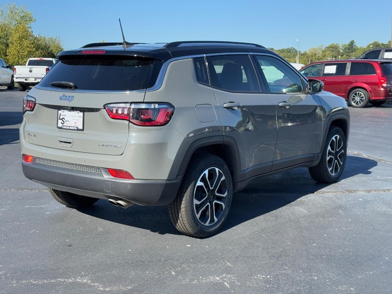 Jeep Compass Vehicle Full-screen Gallery Image 3