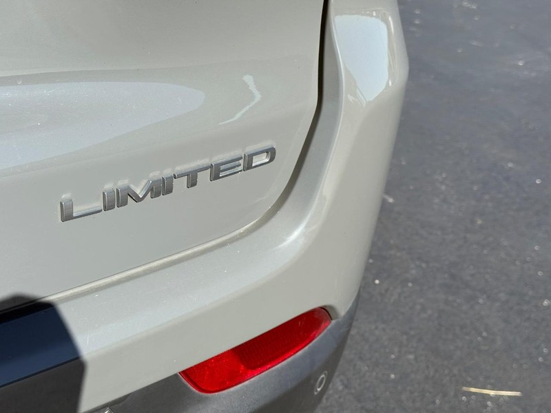 Jeep Compass Vehicle Full-screen Gallery Image 6