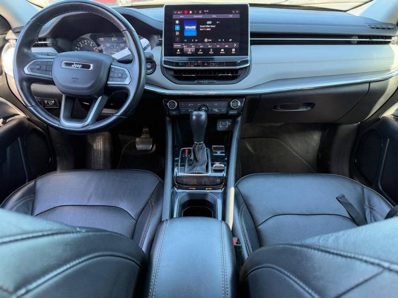 Jeep Compass Vehicle Full-screen Gallery Image 12