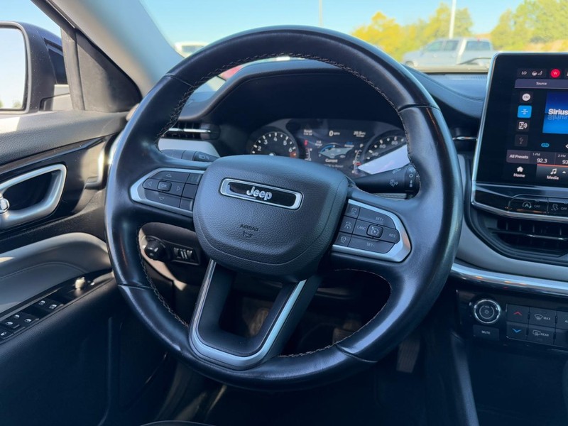 Jeep Compass Vehicle Full-screen Gallery Image 13