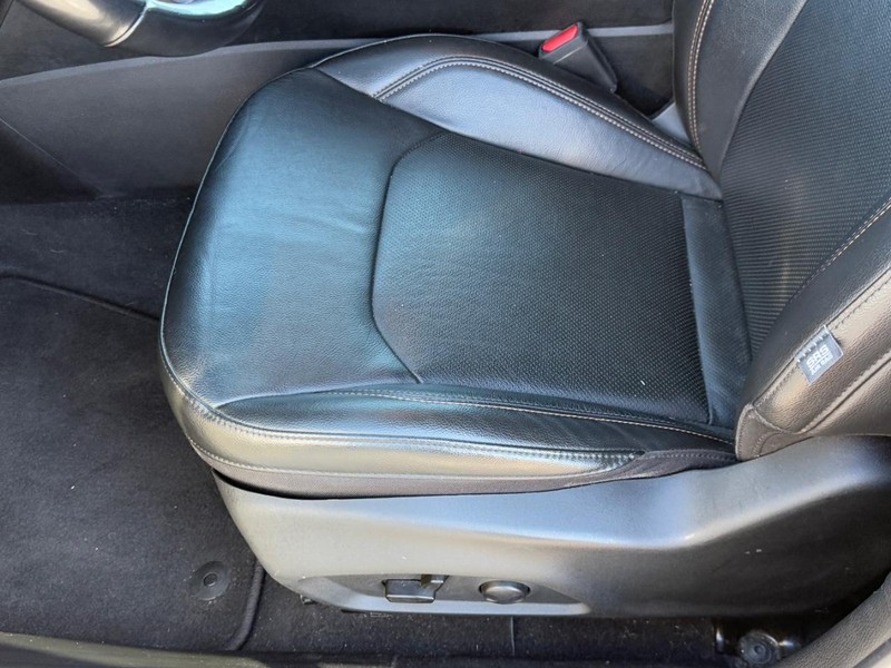 Jeep Compass Vehicle Full-screen Gallery Image 16