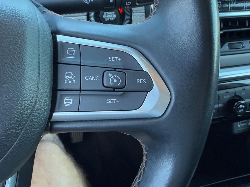 Jeep Compass Vehicle Full-screen Gallery Image 18