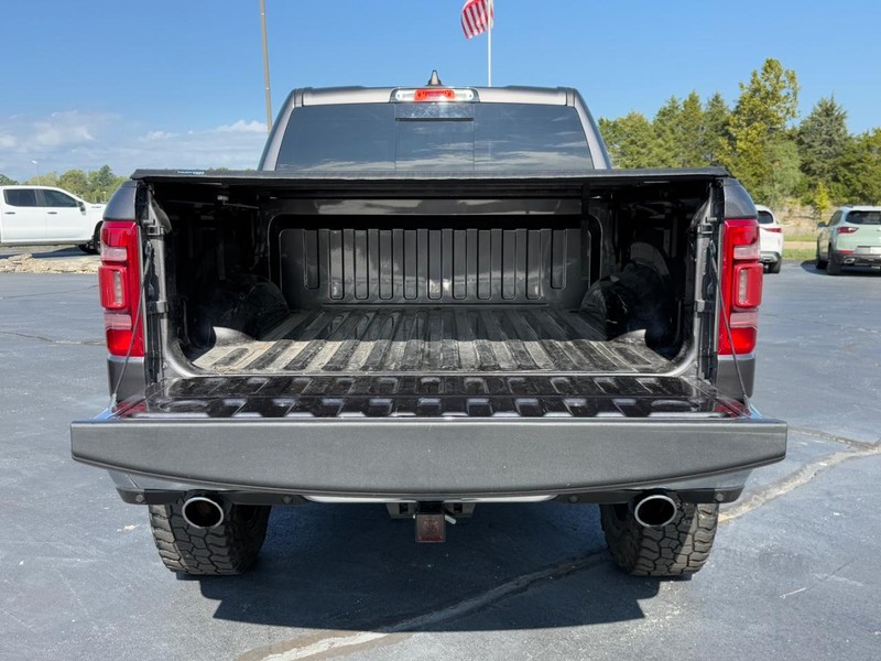 Ram 1500 Vehicle Full-screen Gallery Image 4