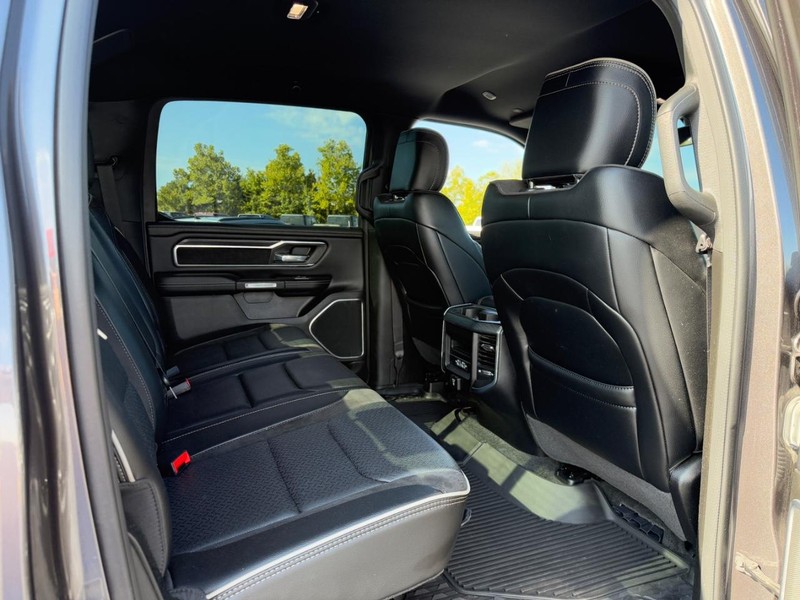 Ram 1500 Vehicle Full-screen Gallery Image 11