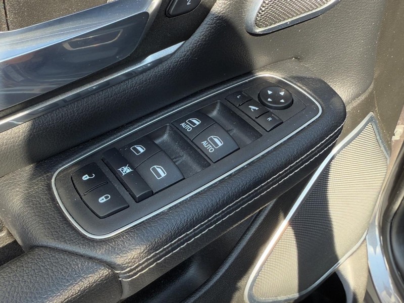 Ram 1500 Vehicle Full-screen Gallery Image 15