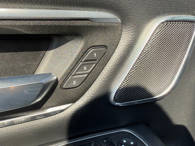 Ram 1500 Vehicle Full-screen Gallery Image 16