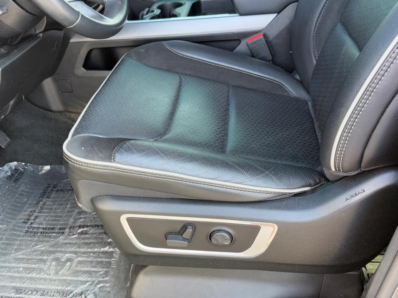 Ram 1500 Vehicle Full-screen Gallery Image 17