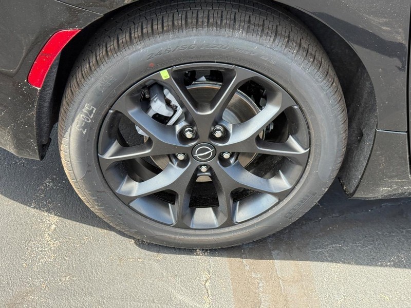 Chrysler Pacifica Vehicle Full-screen Gallery Image 5