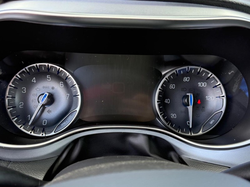 Chrysler Pacifica Vehicle Full-screen Gallery Image 16