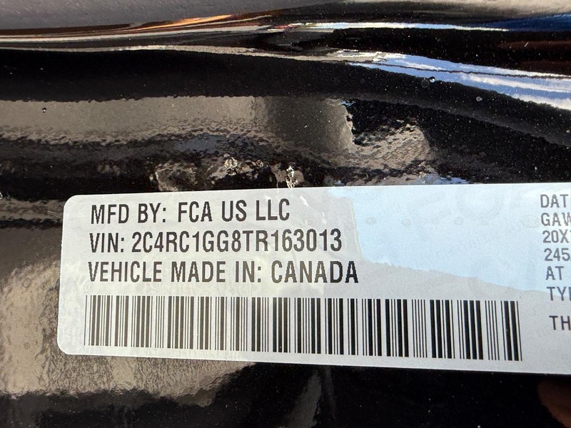 Chrysler Pacifica Vehicle Full-screen Gallery Image 17