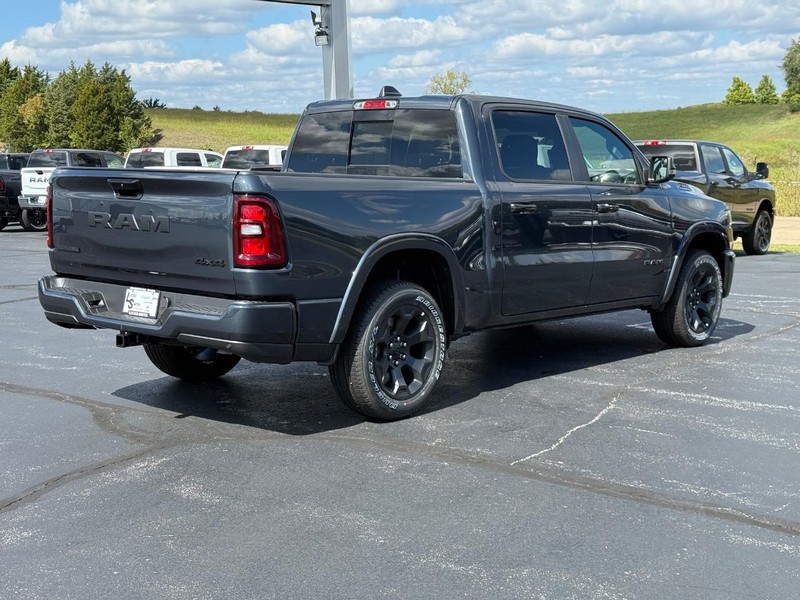 Ram 1500 Vehicle Full-screen Gallery Image 3