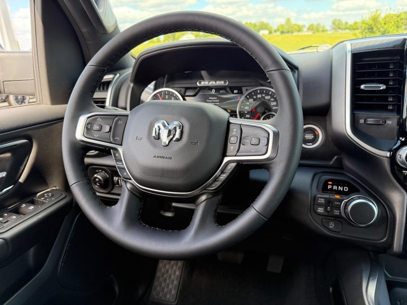 Ram 1500 Vehicle Full-screen Gallery Image 7