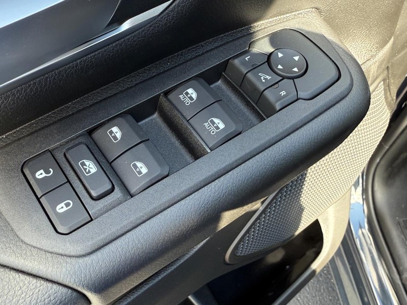 Ram 1500 Vehicle Full-screen Gallery Image 9