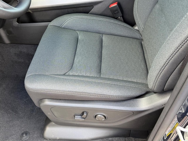 Ram 1500 Vehicle Full-screen Gallery Image 10