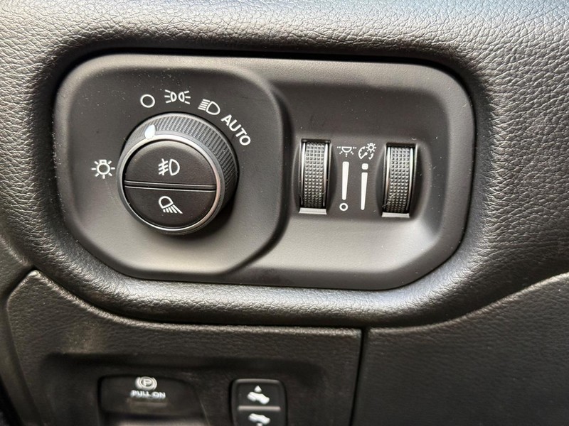 Ram 1500 Vehicle Full-screen Gallery Image 11