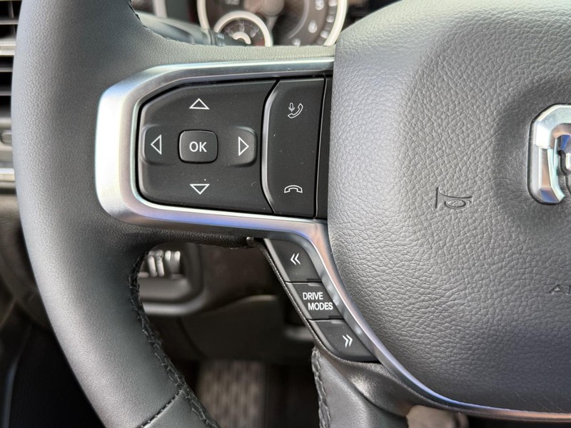 Ram 1500 Vehicle Full-screen Gallery Image 12