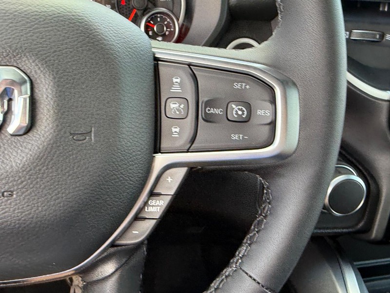 Ram 1500 Vehicle Full-screen Gallery Image 13