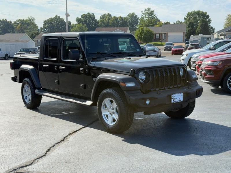 Jeep Gladiator Vehicle Full-screen Gallery Image 2