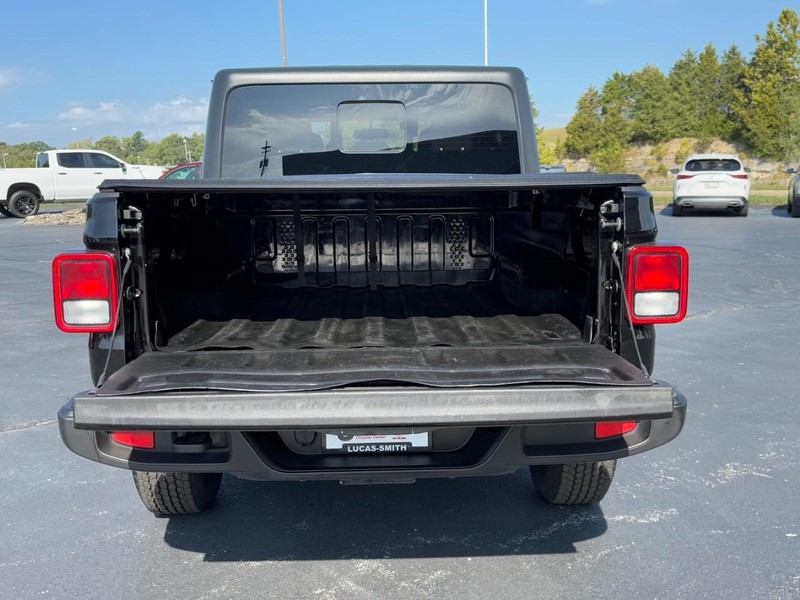 Jeep Gladiator Vehicle Full-screen Gallery Image 4