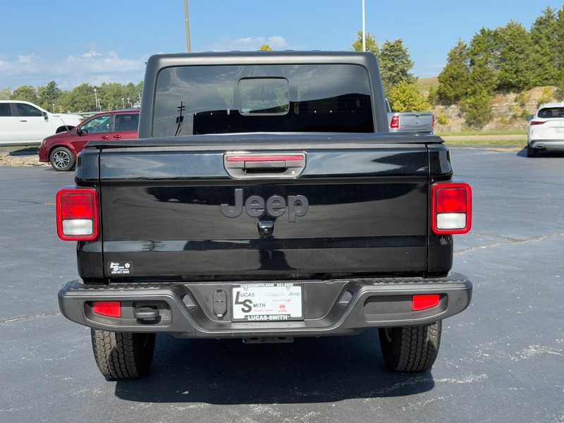 Jeep Gladiator Vehicle Full-screen Gallery Image 5