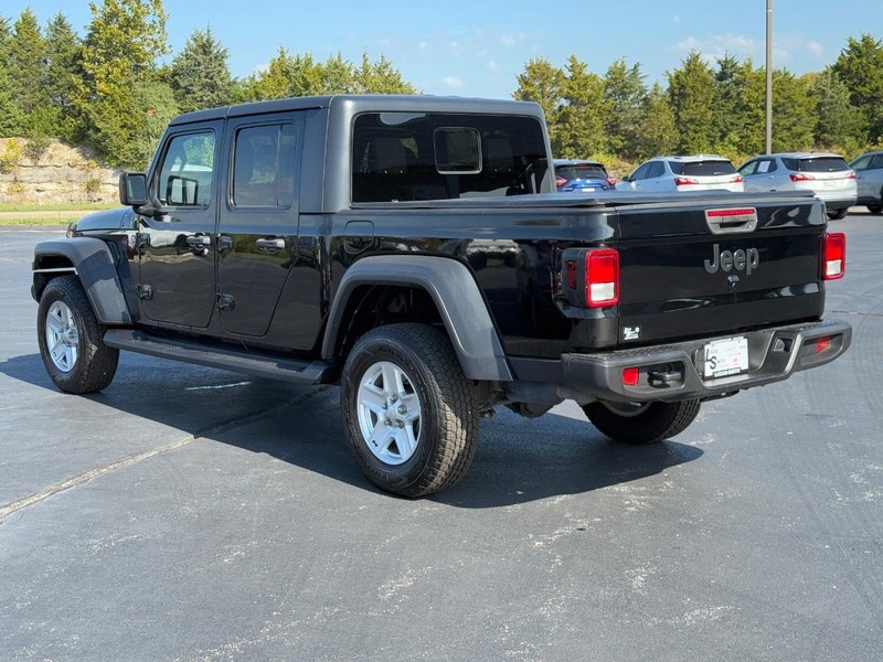 Jeep Gladiator Vehicle Full-screen Gallery Image 6