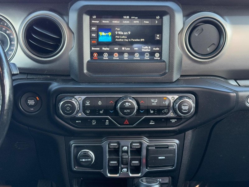 Jeep Gladiator Vehicle Full-screen Gallery Image 13