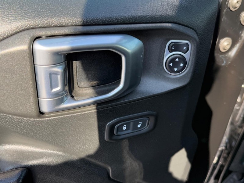 Jeep Gladiator Vehicle Full-screen Gallery Image 14