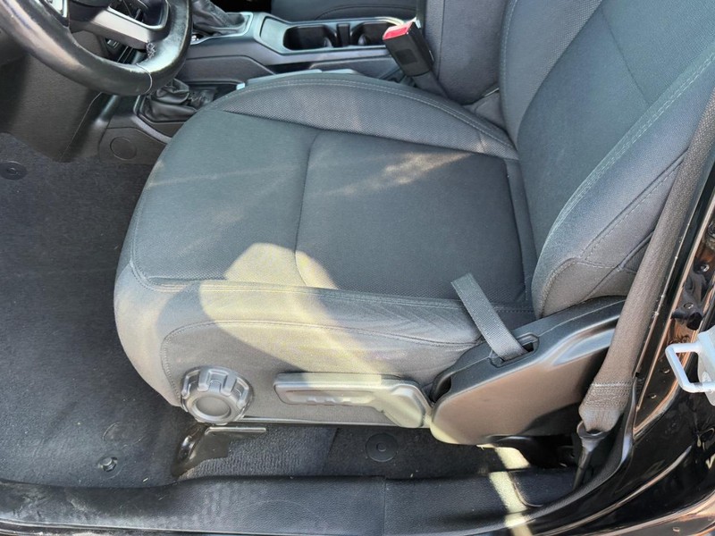 Jeep Gladiator Vehicle Full-screen Gallery Image 15