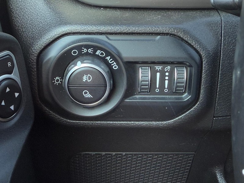 Jeep Gladiator Vehicle Full-screen Gallery Image 16