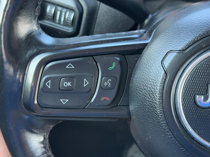 Jeep Gladiator Vehicle Full-screen Gallery Image 17