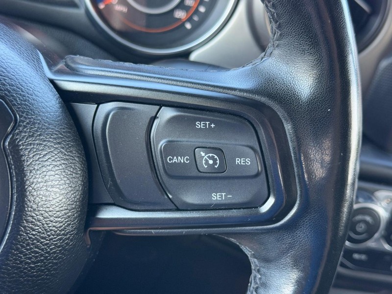 Jeep Gladiator Vehicle Full-screen Gallery Image 18