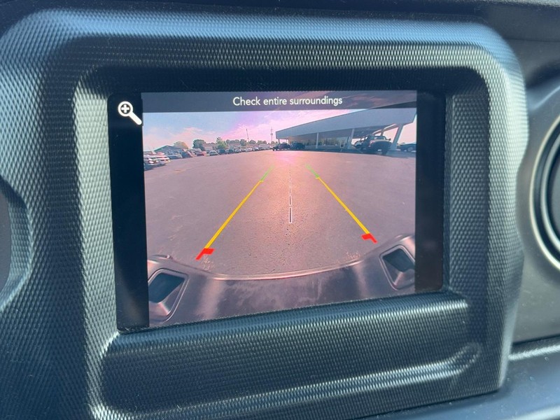 Jeep Gladiator Vehicle Full-screen Gallery Image 21