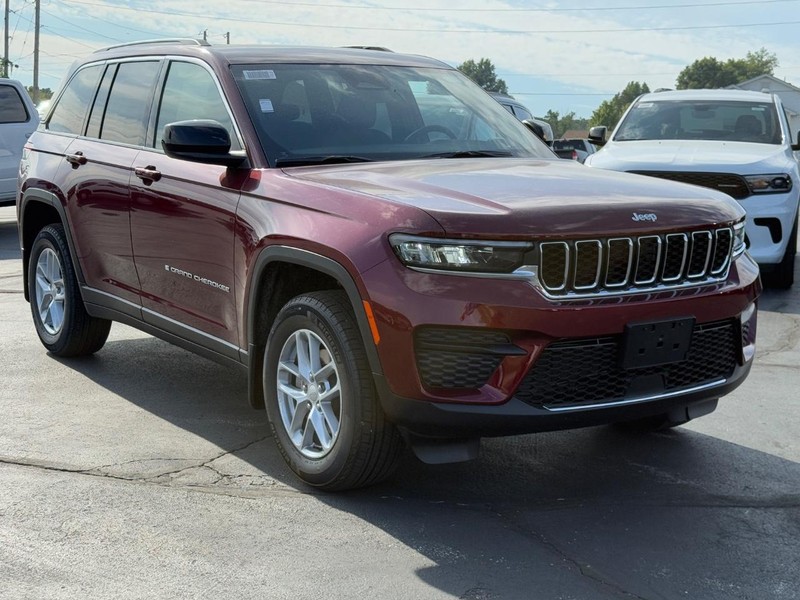 Jeep Grand Cherokee Vehicle Full-screen Gallery Image 2