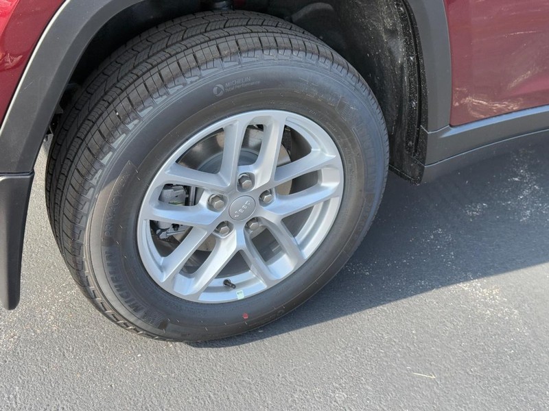 Jeep Grand Cherokee Vehicle Full-screen Gallery Image 4