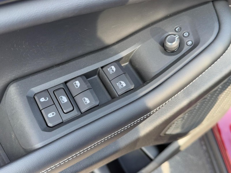 Jeep Grand Cherokee Vehicle Full-screen Gallery Image 9