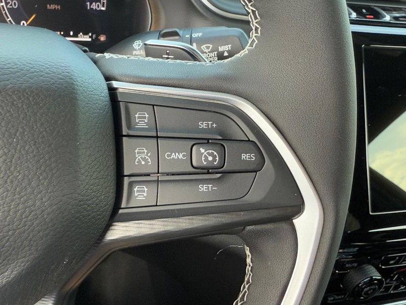 Jeep Grand Cherokee Vehicle Full-screen Gallery Image 12