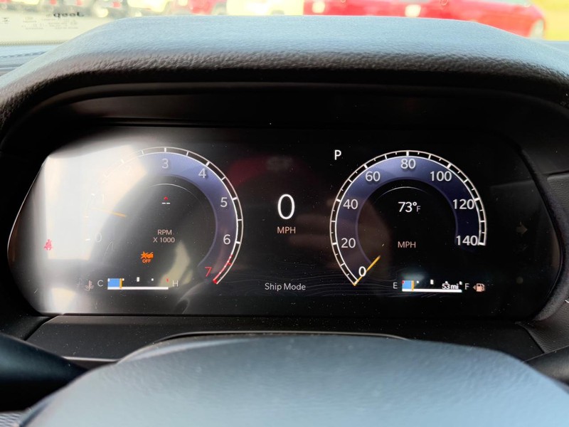 Jeep Grand Cherokee Vehicle Full-screen Gallery Image 13