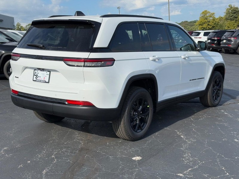 Jeep Grand Cherokee Vehicle Full-screen Gallery Image 3