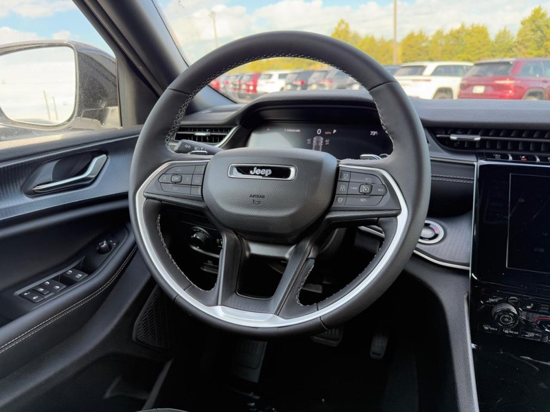 Jeep Grand Cherokee Vehicle Full-screen Gallery Image 7