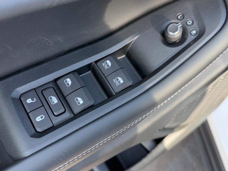 Jeep Grand Cherokee Vehicle Full-screen Gallery Image 9