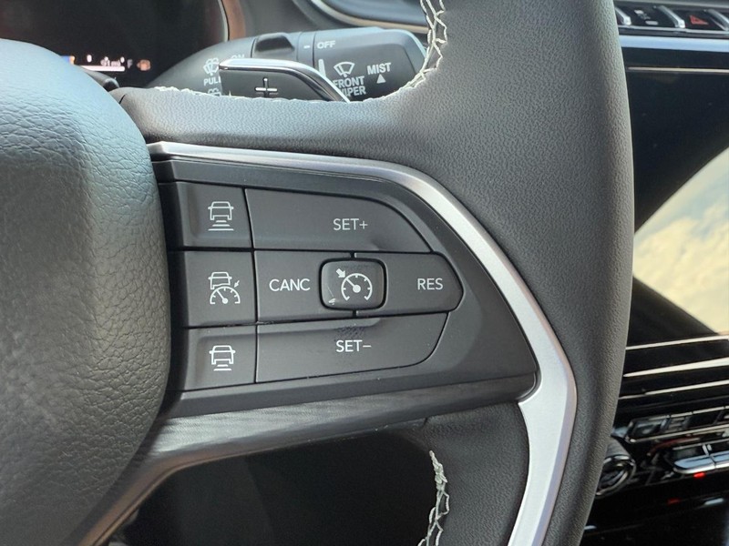 Jeep Grand Cherokee Vehicle Full-screen Gallery Image 12