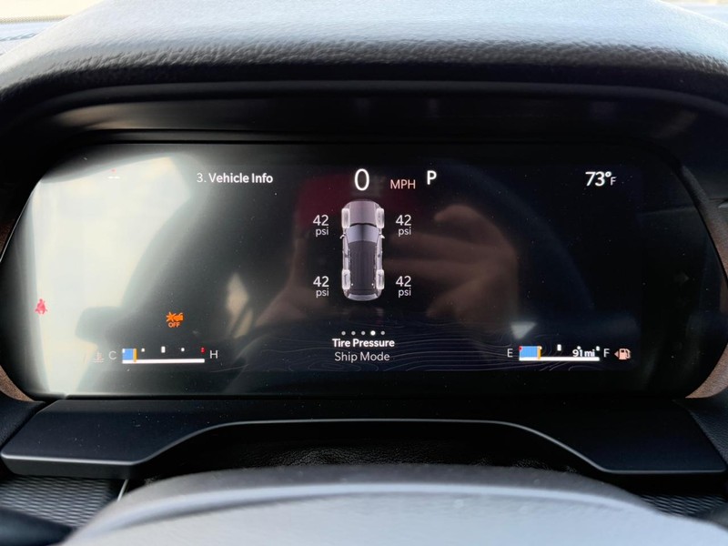 Jeep Grand Cherokee Vehicle Full-screen Gallery Image 13