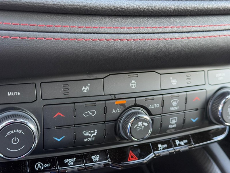 Dodge Durango Vehicle Full-screen Gallery Image 15