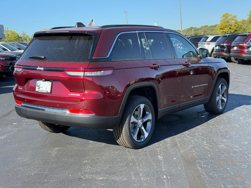 Jeep Grand Cherokee Vehicle Full-screen Gallery Image 3