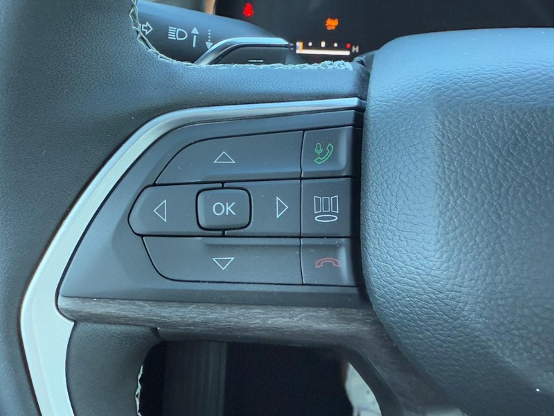 Jeep Grand Cherokee Vehicle Full-screen Gallery Image 13